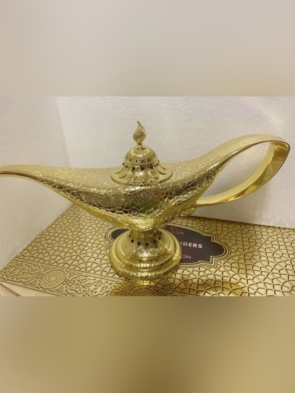 Disneys Aladdin Cave of Wonders Lamp The Prop Collection NWT